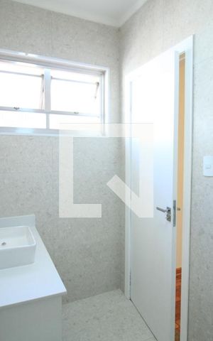 Casa à venda com 200m², 3 quartos e 2 vagasBanheiro