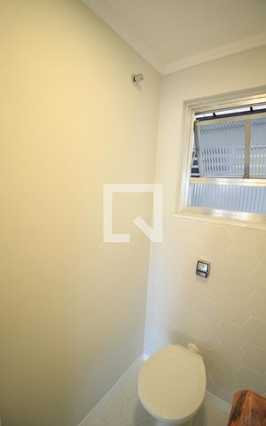 Casa à venda com 200m², 3 quartos e 2 vagas Casa à venda com 200m², 3 quartos e 2 vagasBanheiro