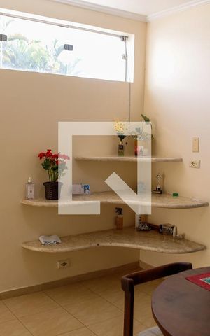 Casa à venda com 270m², 6 quartos e 5 vagas Casa à venda com 270m², 6 quartos e 5 vagasCozinha