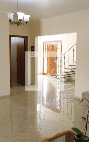 Casa à venda com 270m², 6 quartos e 5 vagassala