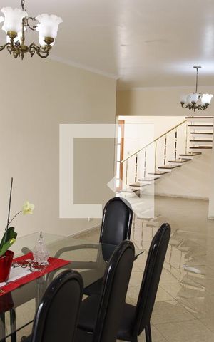 Casa à venda com 270m², 6 quartos e 5 vagassala