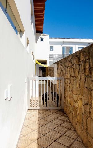 Casa à venda com 270m², 6 quartos e 5 vagas Casa à venda com 270m², 6 quartos e 5 vagasÁrea comum