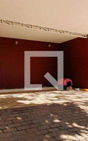 Casa à venda com 270m², 6 quartos e 5 vagas Casa à venda com 270m², 6 quartos e 5 vagasGaragem