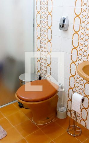 Casa à venda com 270m², 6 quartos e 5 vagas Casa à venda com 270m², 6 quartos e 5 vagasBanheiro