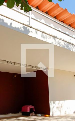 Casa à venda com 270m², 6 quartos e 5 vagas Casa à venda com 270m², 6 quartos e 5 vagasGaragem