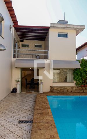Casa à venda com 270m², 6 quartos e 5 vagas Casa à venda com 270m², 6 quartos e 5 vagasÁrea comum