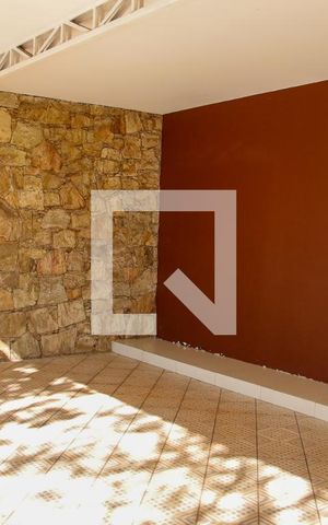 Casa à venda com 270m², 6 quartos e 5 vagas Casa à venda com 270m², 6 quartos e 5 vagasGaragem