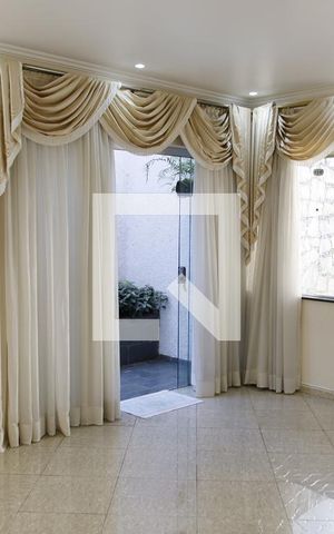 Casa à venda com 270m², 6 quartos e 5 vagassala
