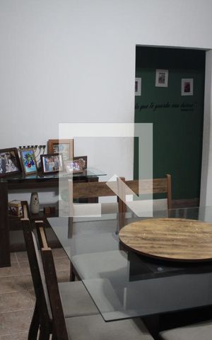 Casa à venda com 320m², 3 quartos e 2 vagasSala
