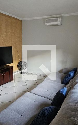 Casa à venda com 90m², 2 quartos e 2 vagasSala