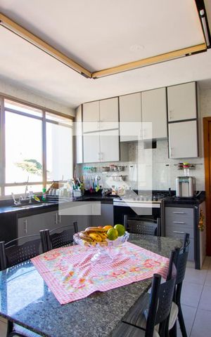 Apartamento à venda com 347m², 4 quartos e 3 vagas Apartamento à venda com 347m², 4 quartos e 3 vagasCozinha