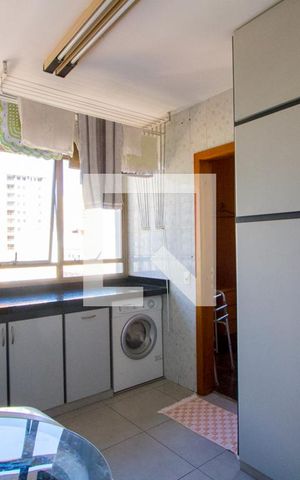 Apartamento à venda com 347m², 4 quartos e 3 vagas Apartamento à venda com 347m², 4 quartos e 3 vagasÁrea de serviço