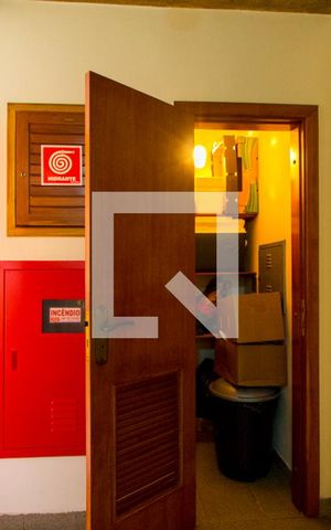 Apartamento à venda com 347m², 4 quartos e 3 vagas Apartamento à venda com 347m², 4 quartos e 3 vagasHall de serviço