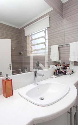 Casa à venda com 350m², 4 quartos e 4 vagasBanheiro 2