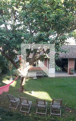 Casa à venda com 350m², 4 quartos e 4 vagasSala Jantar Vista