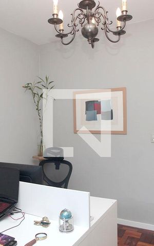 Casa à venda com 350m², 4 quartos e 4 vagasEscritório