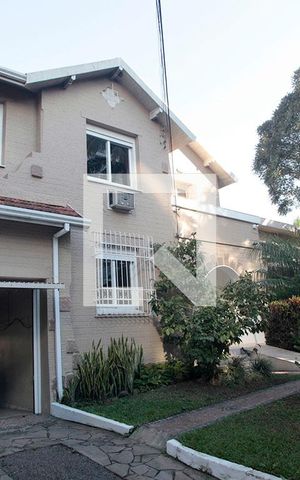 Casa à venda com 350m², 4 quartos e 4 vagasFachada