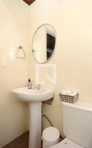 Casa à venda com 350m², 4 quartos e 4 vagasBanheiro 4