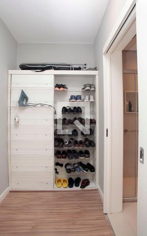 Casa à venda com 350m², 4 quartos e 4 vagasDetalhe Closet Quarto 1 Suíte