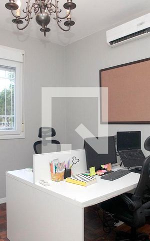 Casa à venda com 350m², 4 quartos e 4 vagasEscritório