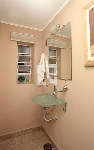 Casa à venda com 350m², 4 quartos e 4 vagasBanheiro 3 Lavabo
