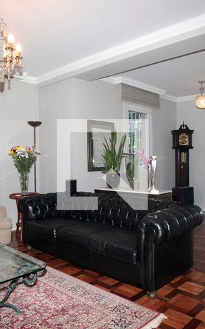 Casa à venda com 350m², 4 quartos e 4 vagasSala Estar
