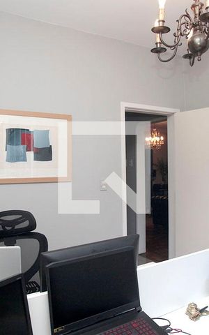 Casa à venda com 350m², 4 quartos e 4 vagasEscritório