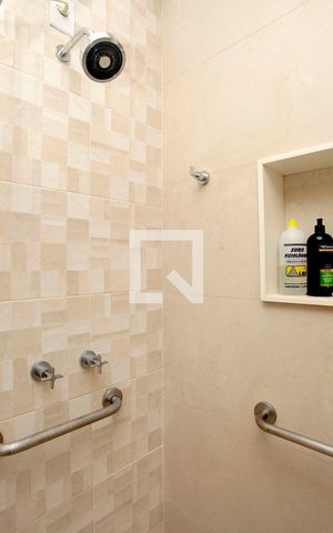 Casa à venda com 350m², 4 quartos e 4 vagasBanheiro Quarto 1 Suíte