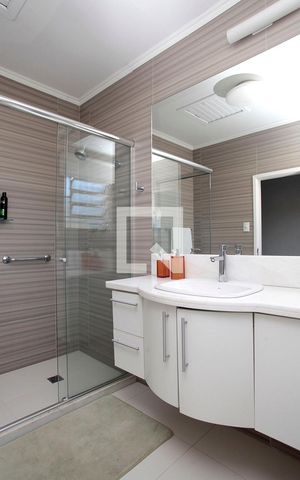 Casa à venda com 350m², 4 quartos e 4 vagasBanheiro 2