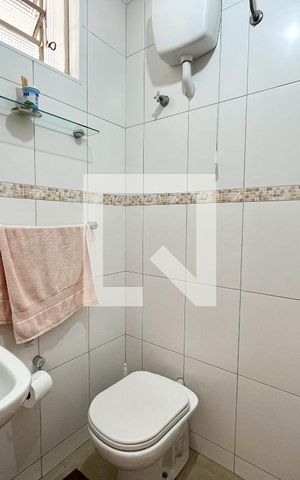 Casa à venda com 202m², 3 quartos e 4 vagas Casa à venda com 202m², 3 quartos e 4 vagasBanheiro de serviço