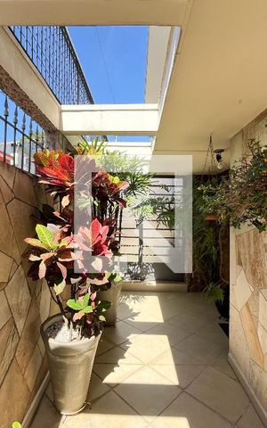 Casa à venda com 202m², 3 quartos e 4 vagas Casa à venda com 202m², 3 quartos e 4 vagasÁrea externa