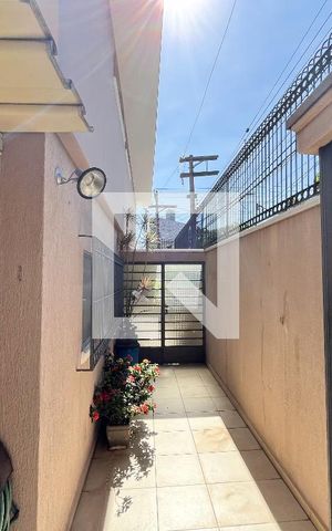 Casa à venda com 202m², 3 quartos e 4 vagas Casa à venda com 202m², 3 quartos e 4 vagasÁrea externa