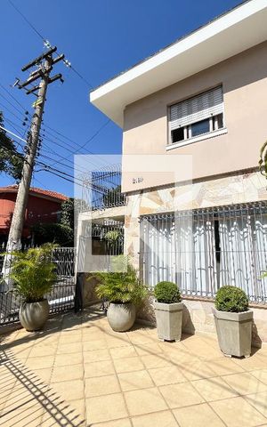 Casa à venda com 202m², 3 quartos e 4 vagas Casa à venda com 202m², 3 quartos e 4 vagasGaragem