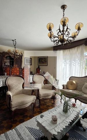 Casa à venda com 202m², 3 quartos e 4 vagas Casa à venda com 202m², 3 quartos e 4 vagasSala