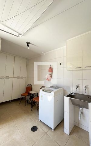 Casa à venda com 202m², 3 quartos e 4 vagas Casa à venda com 202m², 3 quartos e 4 vagasÁrea de Serviço