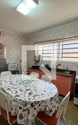 Casa à venda com 202m², 3 quartos e 4 vagas Casa à venda com 202m², 3 quartos e 4 vagasCozinha