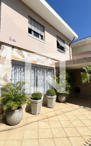 Casa à venda com 202m², 3 quartos e 4 vagas Casa à venda com 202m², 3 quartos e 4 vagasGaragem