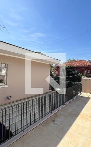 Casa à venda com 202m², 3 quartos e 4 vagas Casa à venda com 202m², 3 quartos e 4 vagasÁrea externa