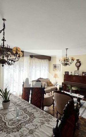 Casa à venda com 202m², 3 quartos e 4 vagas Casa à venda com 202m², 3 quartos e 4 vagasSala