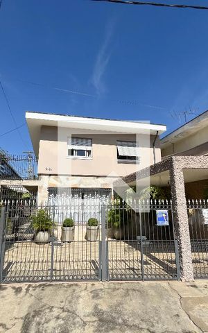 Casa à venda com 202m², 3 quartos e 4 vagas Casa à venda com 202m², 3 quartos e 4 vagasFachada