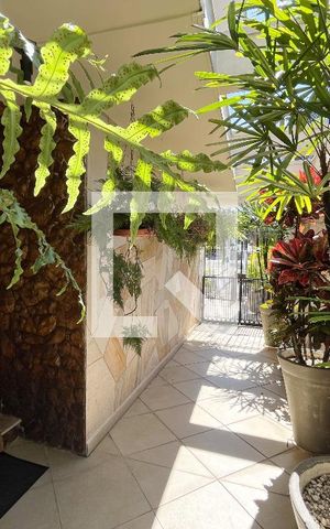 Casa à venda com 202m², 3 quartos e 4 vagas Casa à venda com 202m², 3 quartos e 4 vagasÁrea externa