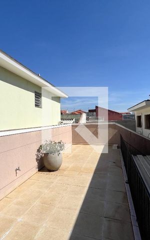 Casa à venda com 202m², 3 quartos e 4 vagas Casa à venda com 202m², 3 quartos e 4 vagasÁrea externa