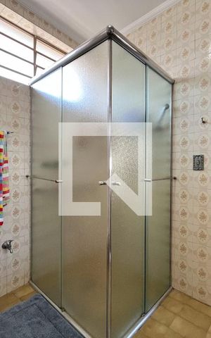 Casa à venda com 202m², 3 quartos e 4 vagas Casa à venda com 202m², 3 quartos e 4 vagasBanheiro da Suíte
