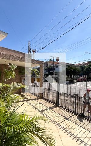 Casa à venda com 202m², 3 quartos e 4 vagas Casa à venda com 202m², 3 quartos e 4 vagasGaragem