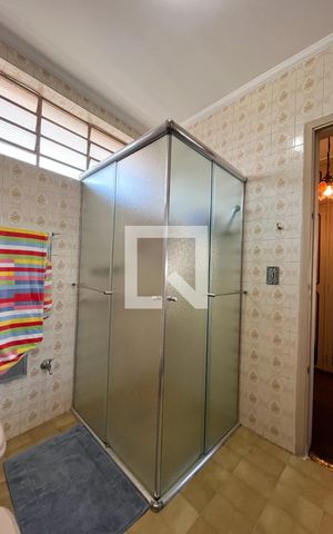 Casa à venda com 202m², 3 quartos e 4 vagas Casa à venda com 202m², 3 quartos e 4 vagasBanheiro da Suíte