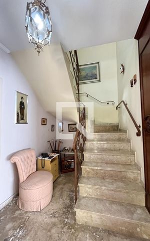 Casa à venda com 202m², 3 quartos e 4 vagas Casa à venda com 202m², 3 quartos e 4 vagasHall