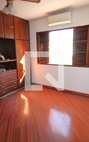 Casa à venda com 114m², 3 quartos e 2 vagasQuarto 1