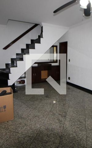 Casa à venda com 114m², 3 quartos e 2 vagasSala