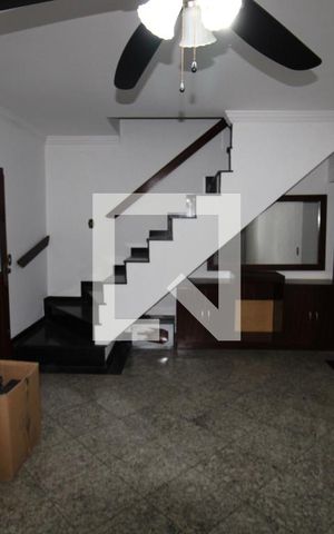 Casa à venda com 114m², 3 quartos e 2 vagasSala