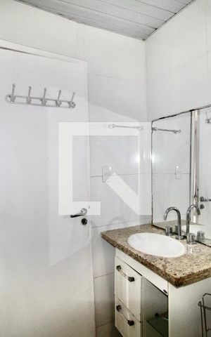 Casa para alugar com 82m², 2 quartos e 1 vaga Casa para alugar com 82m², 2 quartos e 1 vagaBanheiro